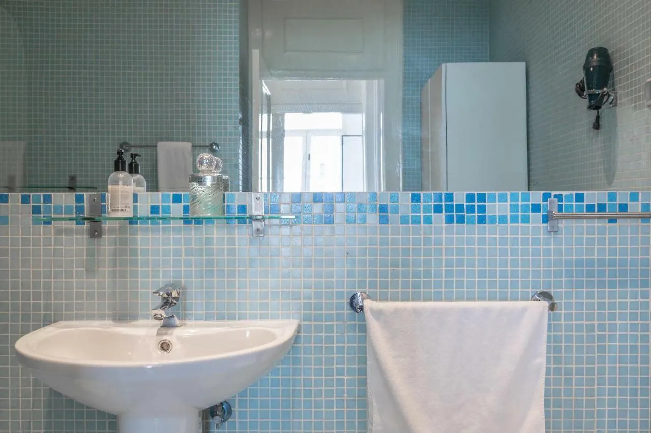 Fantastic Family Apartment In Estrela Lisboa
